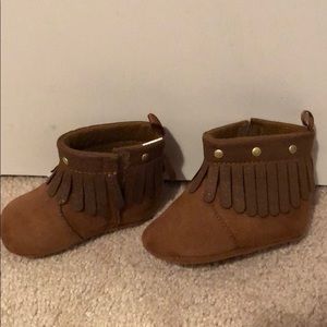 Crib moccasins